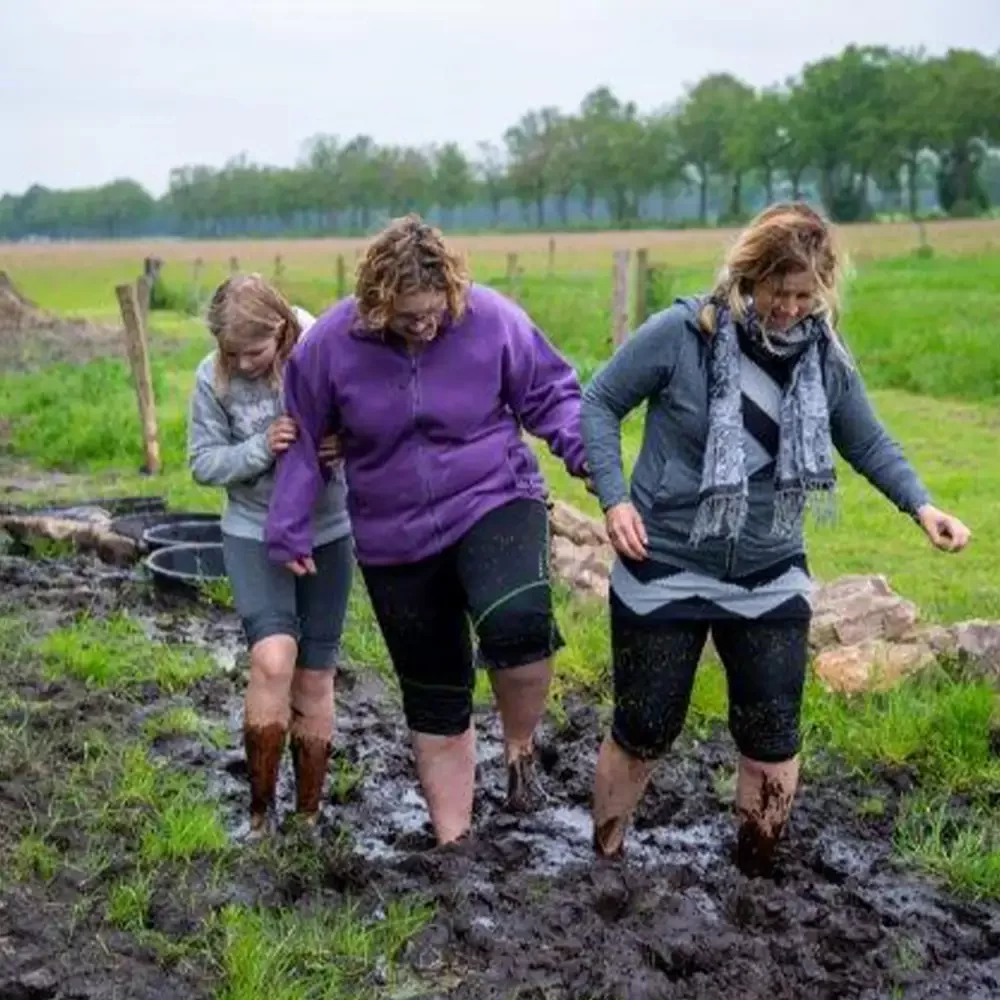 Blote voeten pad modder